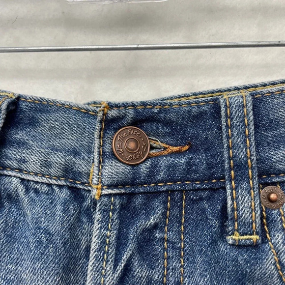 We The Free Shorts Women's 24 Blue Denim Regular Fit Mid rise Distressed Shortie - Picture 6 of 11